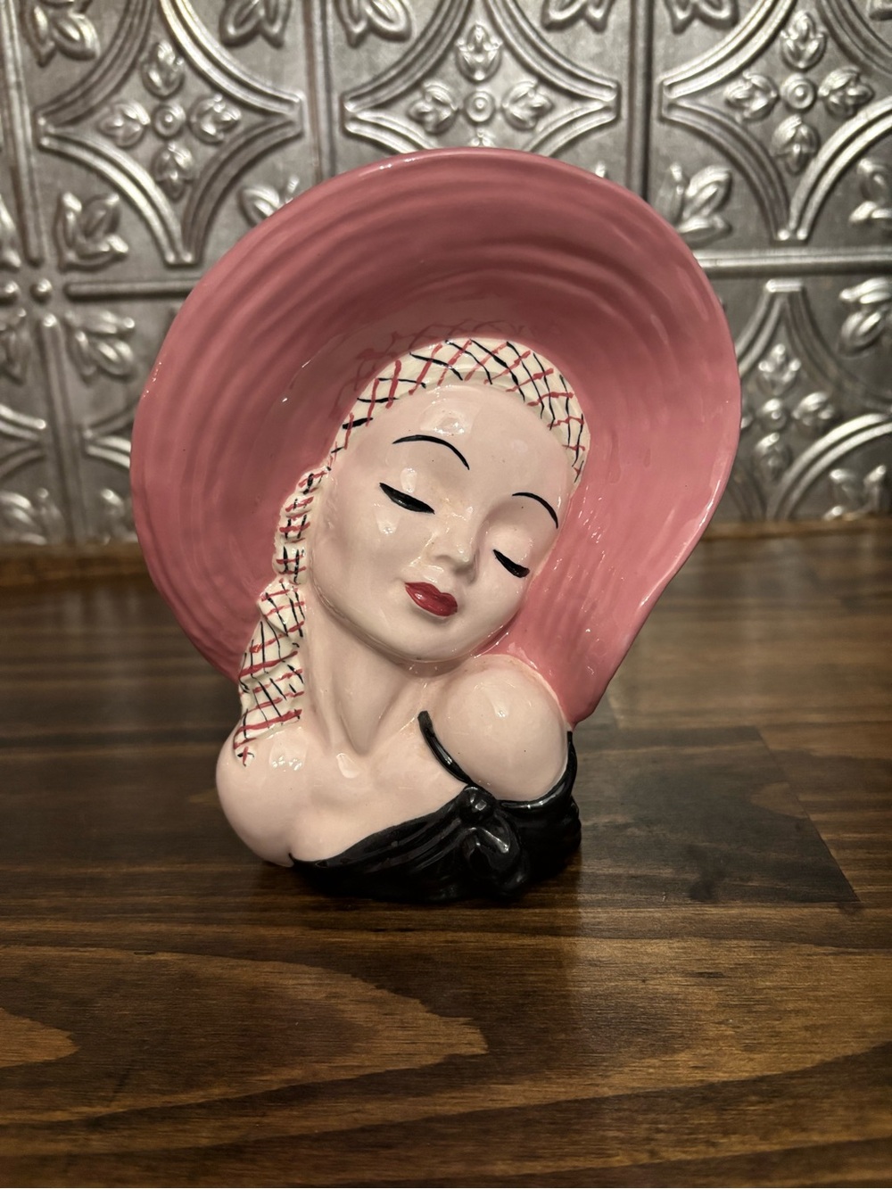 Vintage-1950 Pink Hat Ceramic black dress red lips wall pocket Vase -